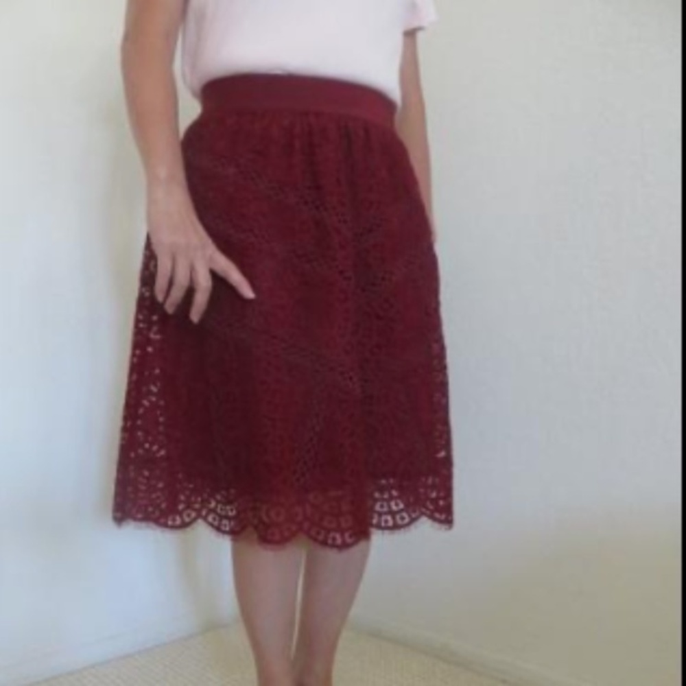 🇪🇸🐠 Ann Taylor Burgundy Lace Full Skirt Wine Maroon Scalloped Hem Vintage-Inspo
